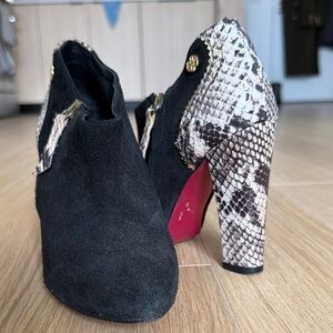 Elegant Black and Snake Print Heels